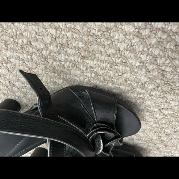 Fossil black strappy heels flower size 9.5 - Picture 14 of 14